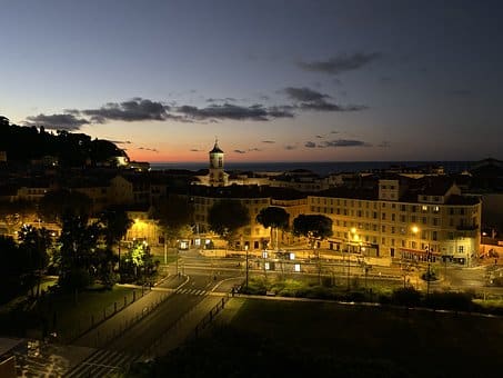Nice au mois de février en soirée 