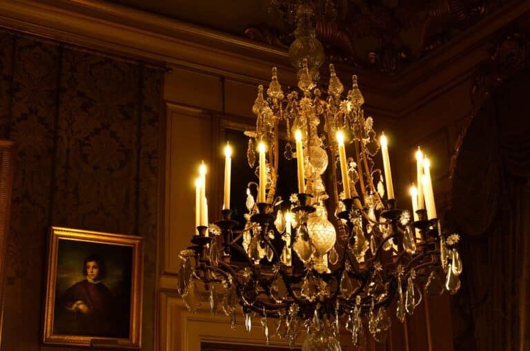 chandelier et candélabre quelle différence?