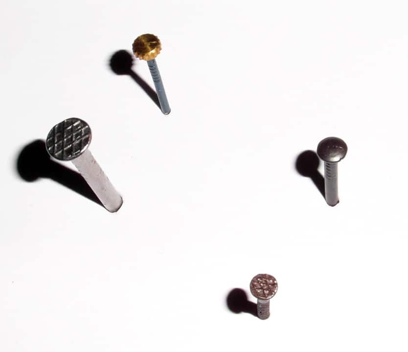 comment nettoyer clous de tapissiers