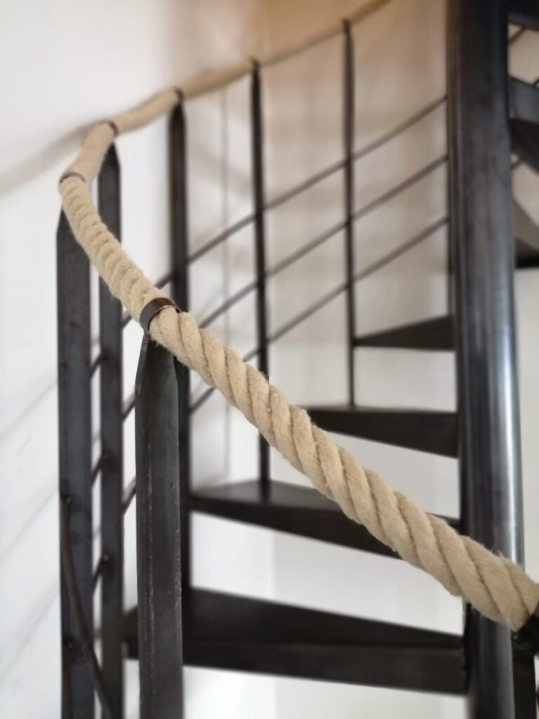 Poser une main courante à corde