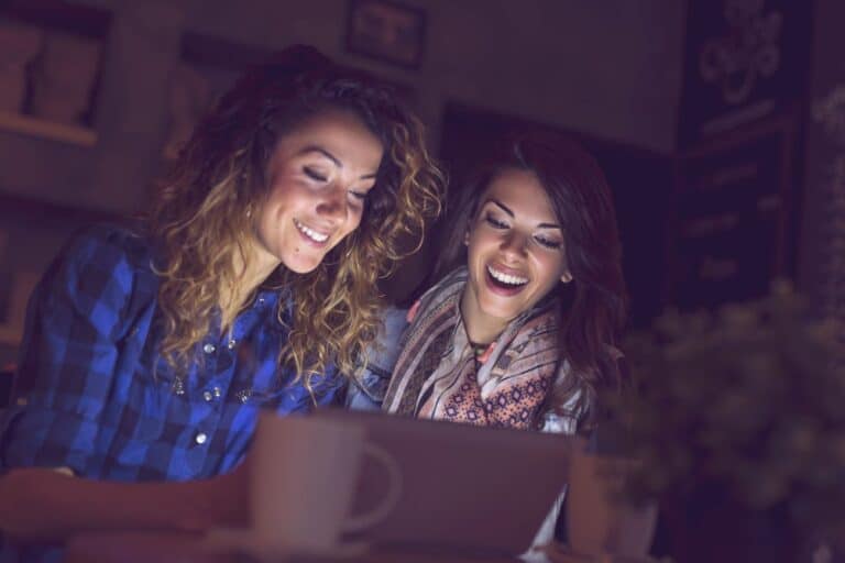 claire abbott réseaux sociaux