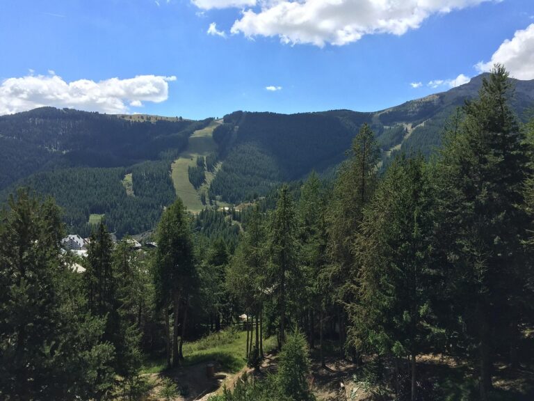 Où partir à la montagne en avril en France?